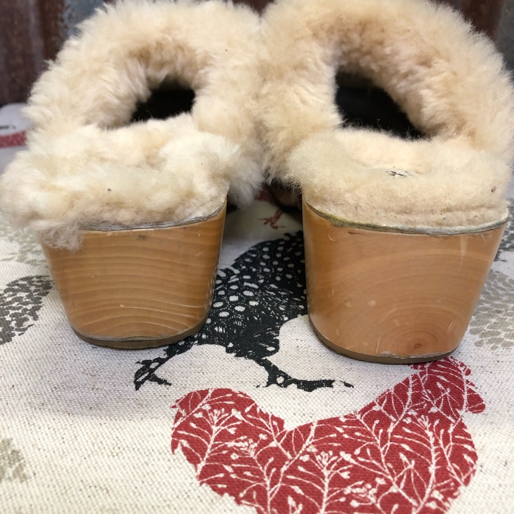 SH76 Great Ugg Slides w/Brass Studs - Picture 5 of 10